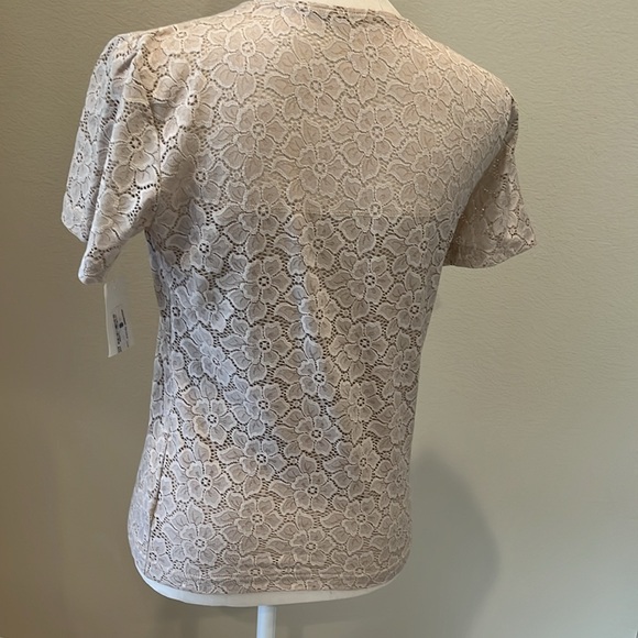 Lace top with Lycra & spandex Medium sheer at neck with lined bodice NWT - Picture 3 of 4